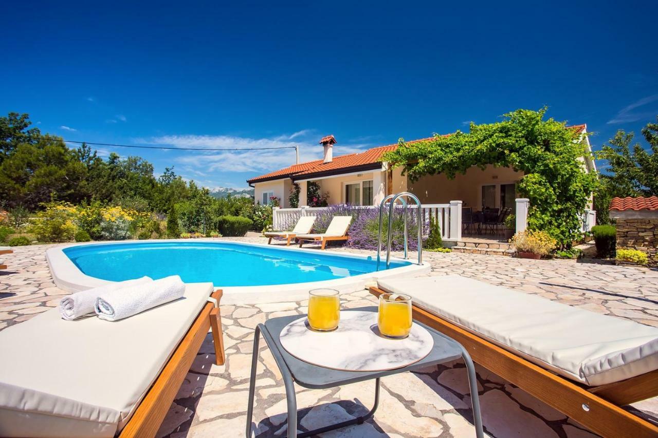 Villa Ana - 3 Bedroom Villa With Private Pool And Unspoiled Natural Environment Kučiće エクステリア 写真