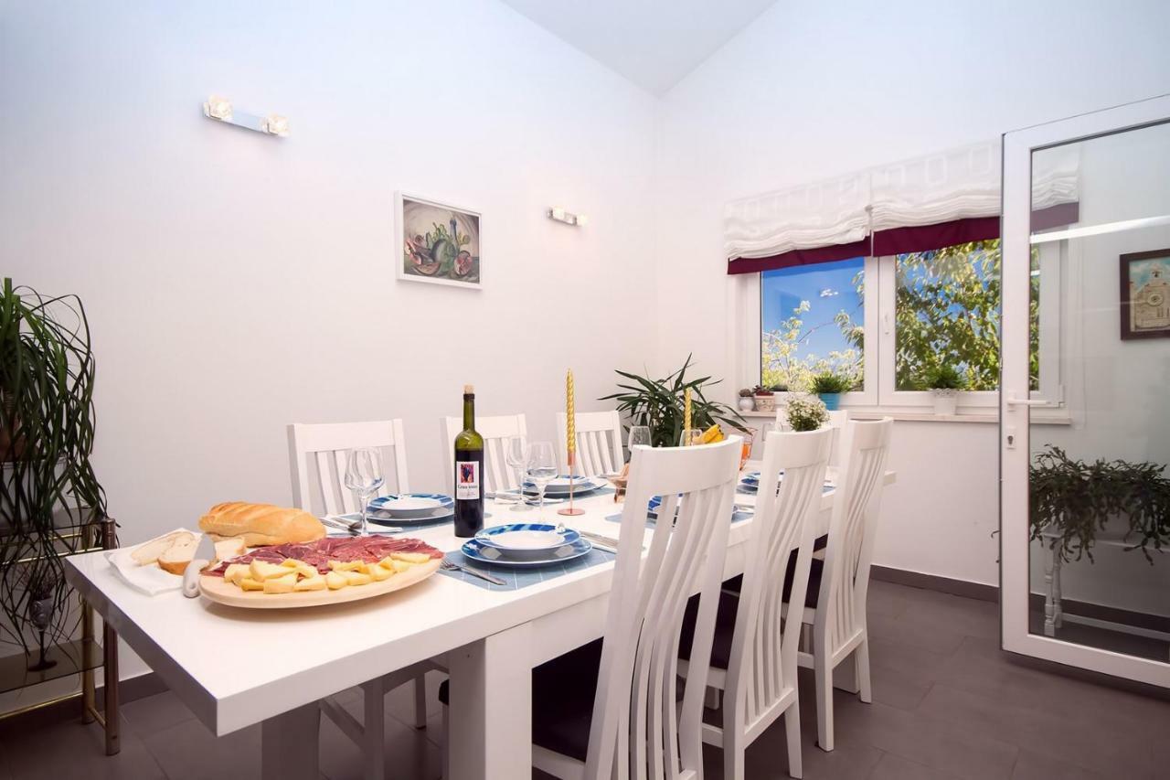 Villa Ana - 3 Bedroom Villa With Private Pool And Unspoiled Natural Environment Kučiće エクステリア 写真