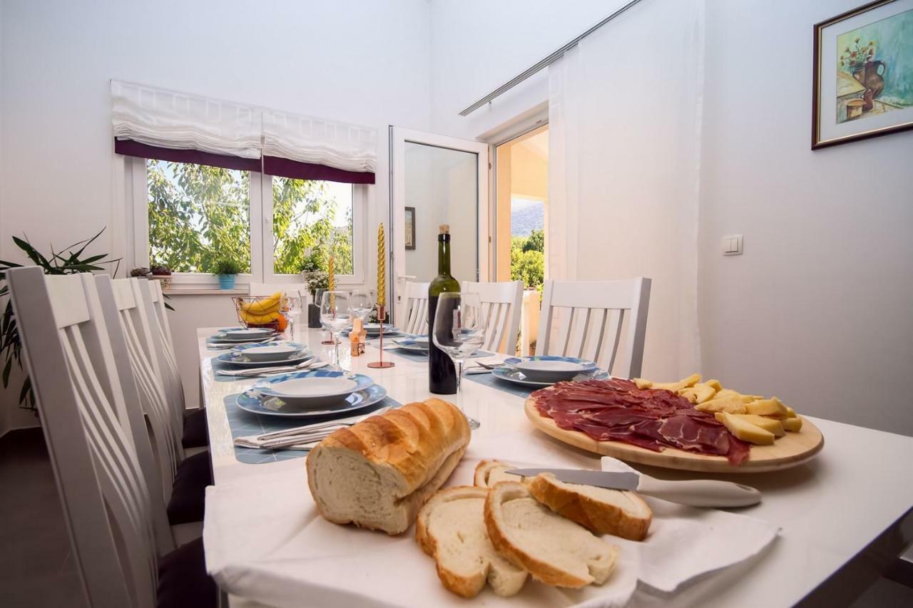 Villa Ana - 3 Bedroom Villa With Private Pool And Unspoiled Natural Environment Kučiće エクステリア 写真