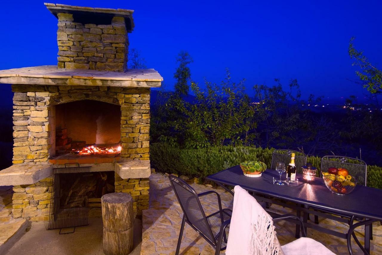 Villa Ana - 3 Bedroom Villa With Private Pool And Unspoiled Natural Environment Kučiće エクステリア 写真